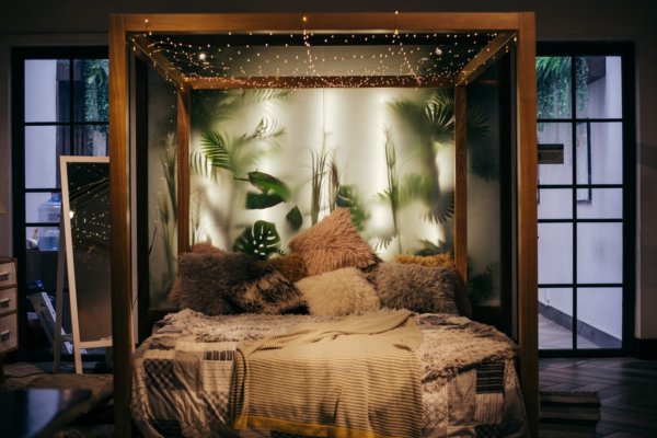 kleed de muur aan met fotos en schilderijen Better Nights | Jouw slaapkamer makeover in 7 stappen 2