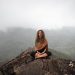 Vrouw-Yoga-Natuur