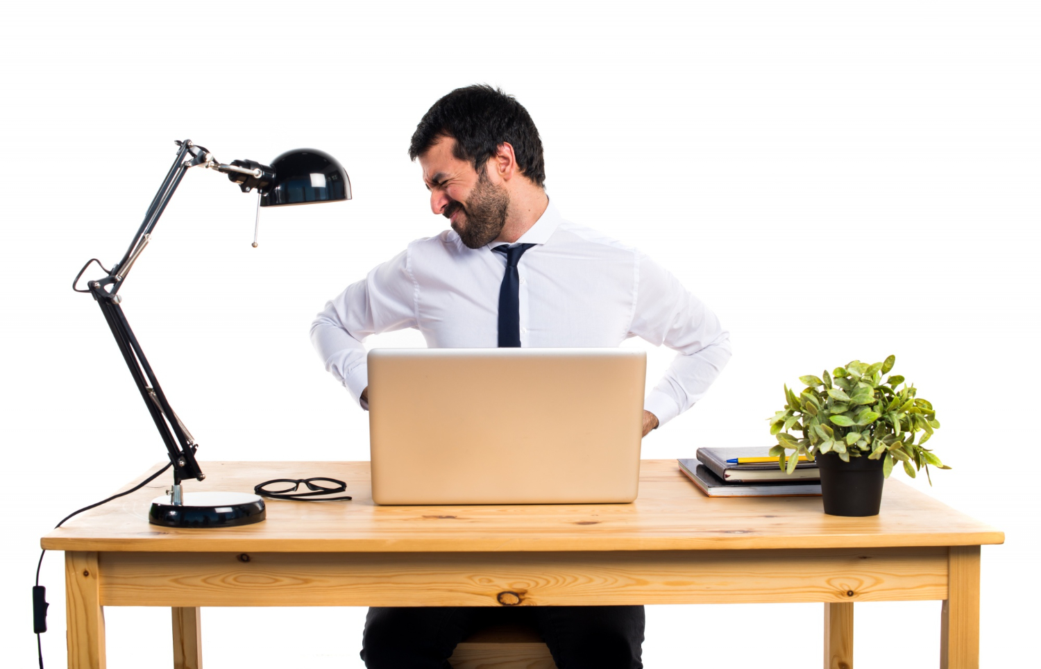 businessman his office with back pain warmtekussen-rugpijn
