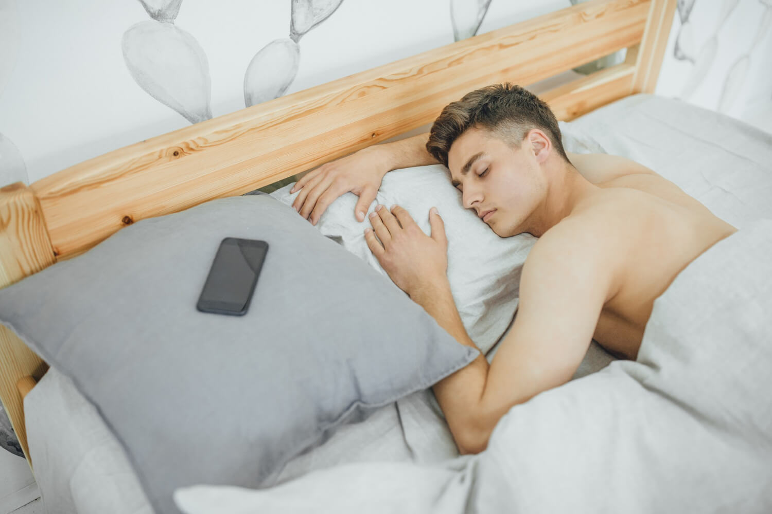 young handsome boy sleeping his bed morning slapen valeriaan